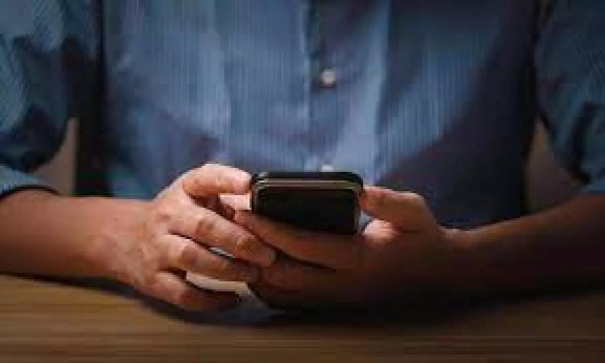 Study shows mobile phone use may reduce semen quality