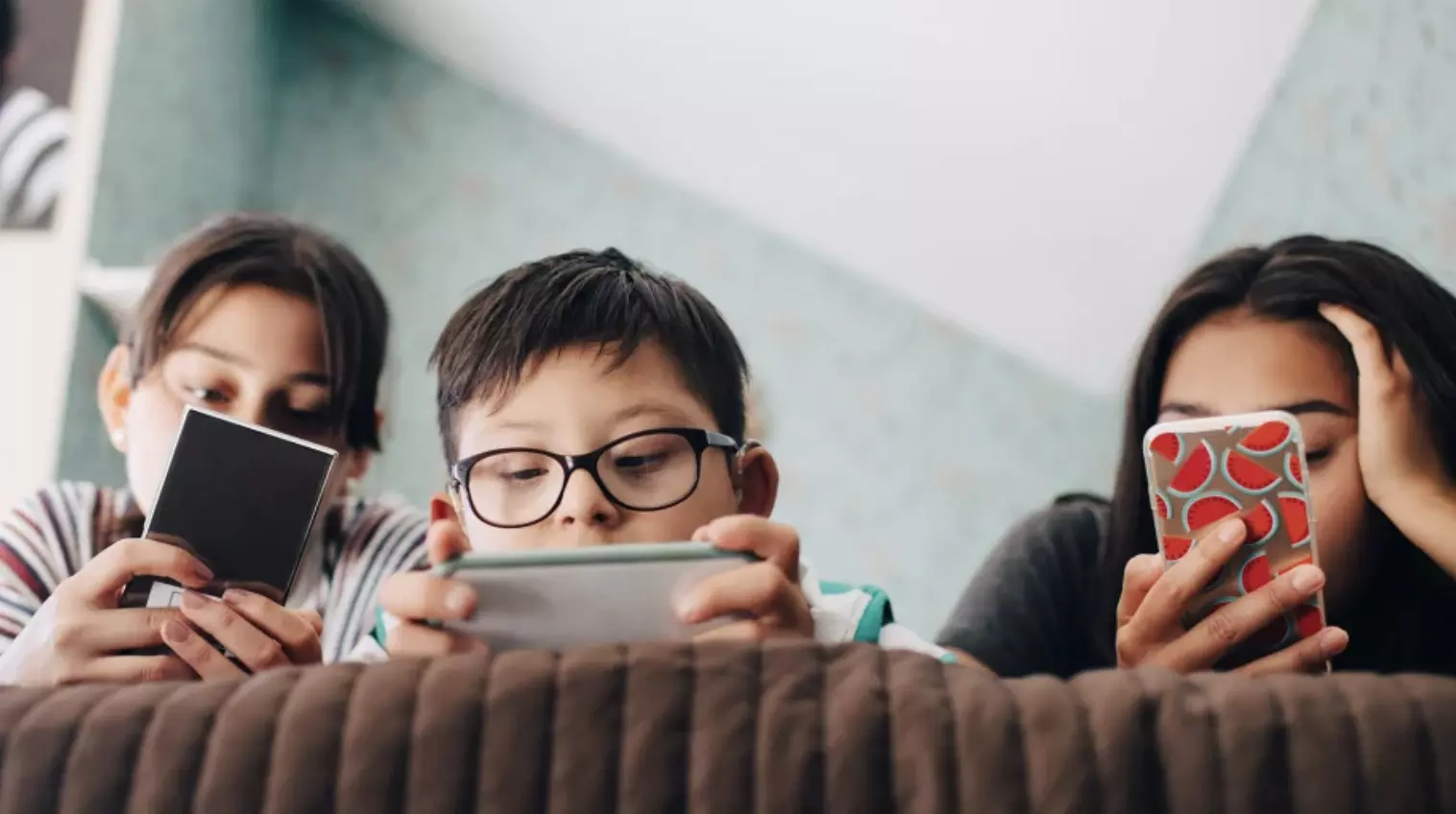 Smartphones effect on kids under 10 go beyond eyes, say doctors