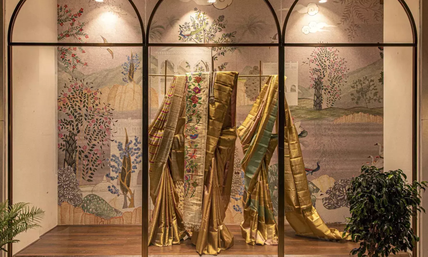 Frontier Raas unveils flagship store in Hyderabad