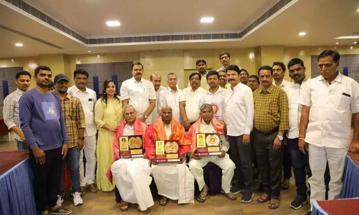 Youth for Anti Corruption honors 5 honest ex-MLAs Youth for Anti Corruption honors 5 honest ex-MLAs