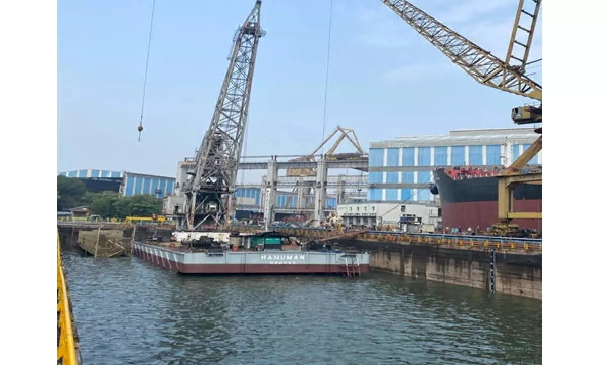 HSL delivers floating crane to VPA a week ahead