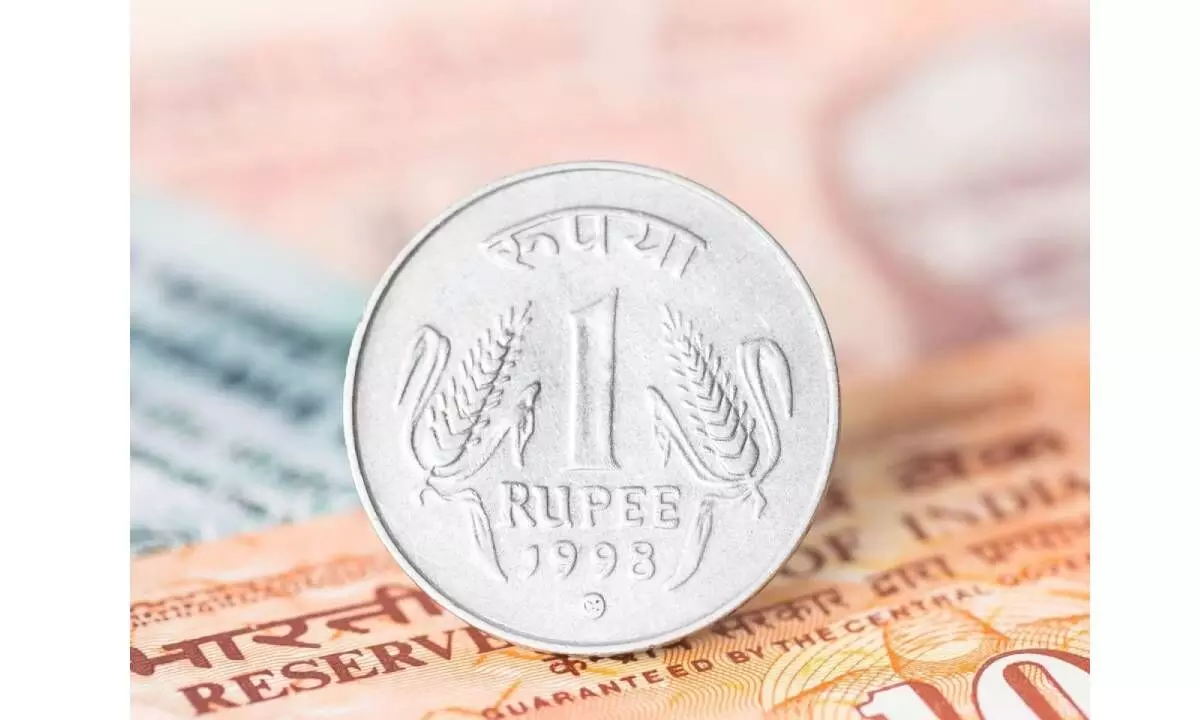 Re 2 paise lower to 83.34/USD on FII outflows
