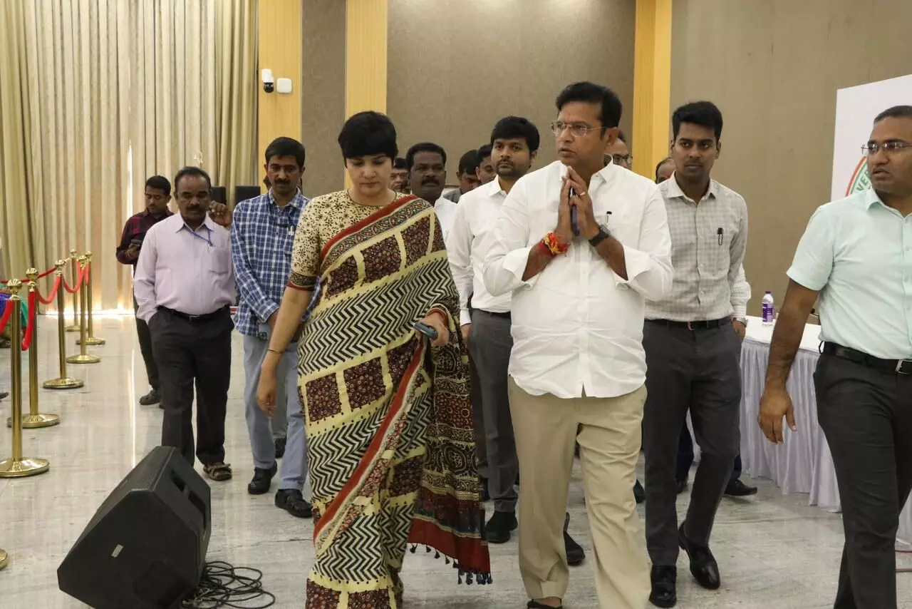 IT Minister D Sridhar Babu engaged with applicants at Jyotirao Phule Praja Bhavan