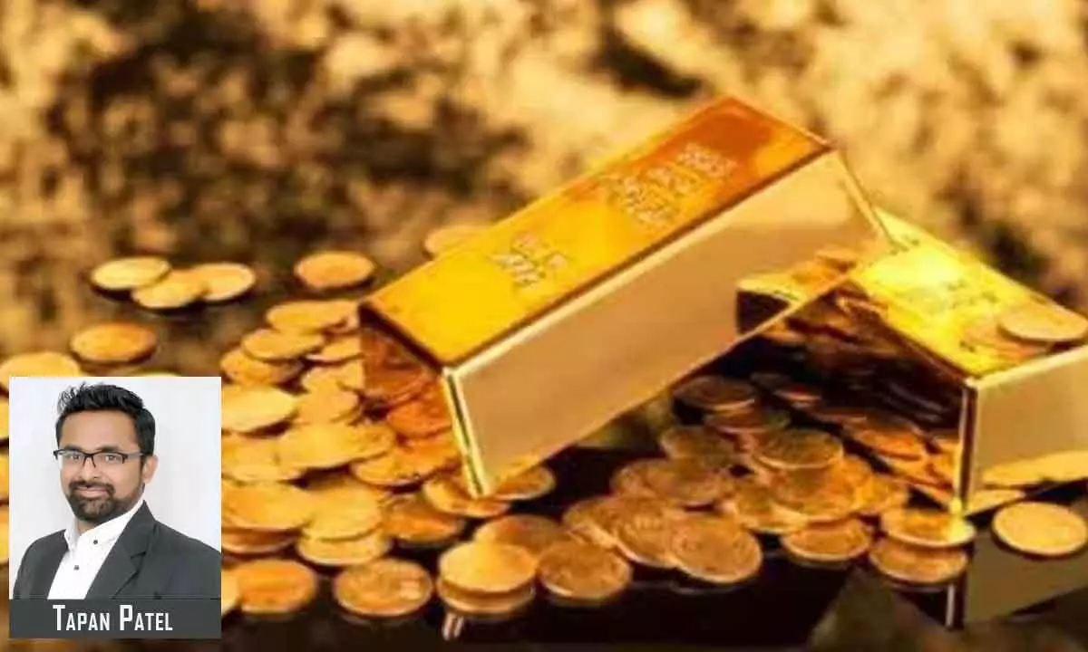 Gold futures hovering at record high on MCX
