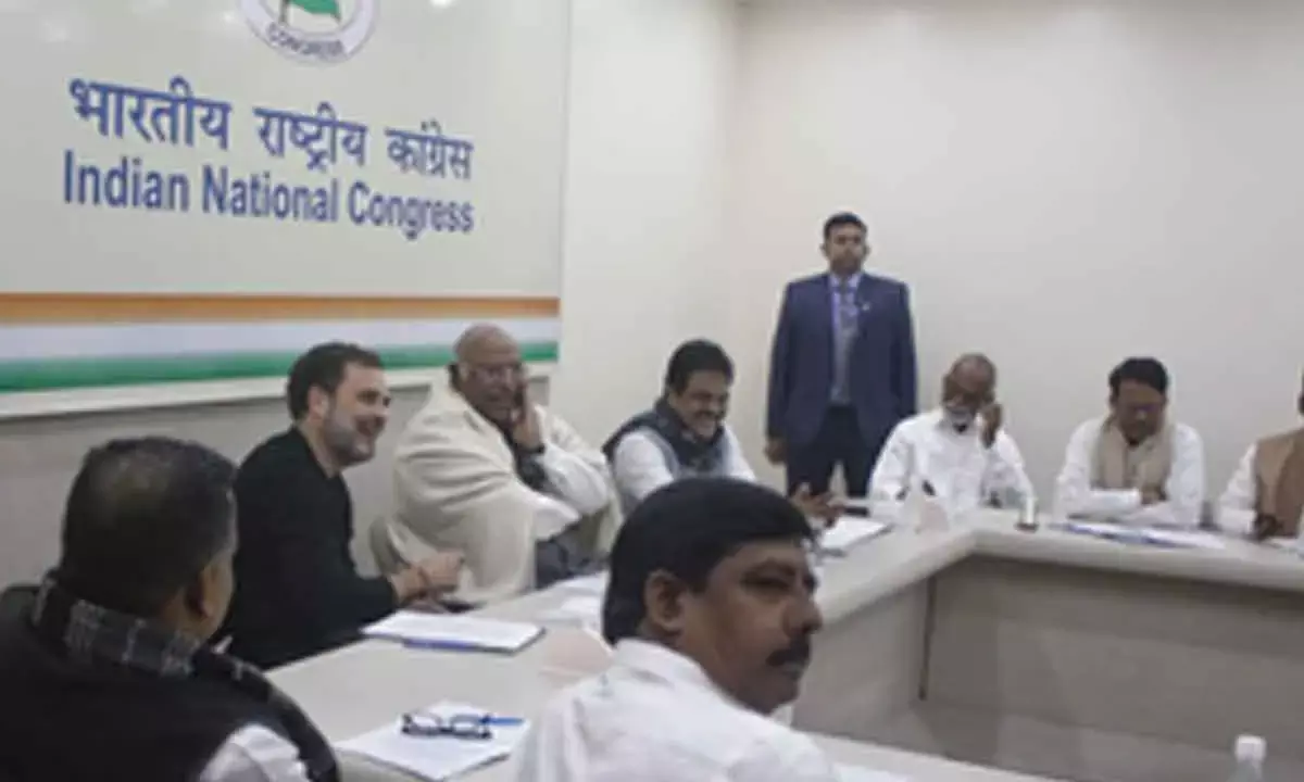 Kharge chairs meeting with AP Cong leaders