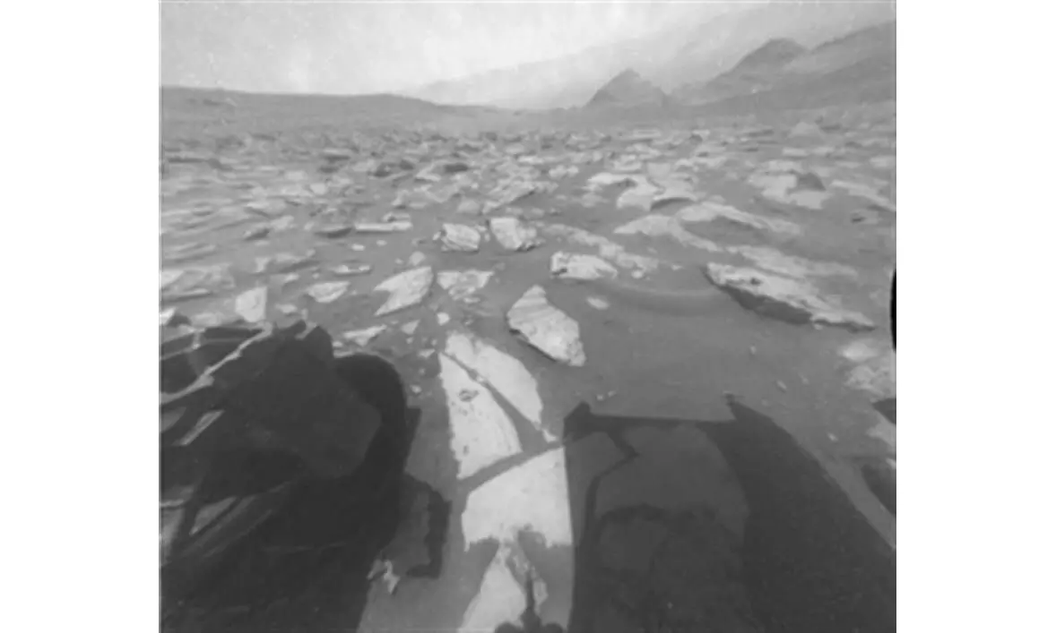 NASAs Curiosity rover records videos of Martian day, from dawn to dusk