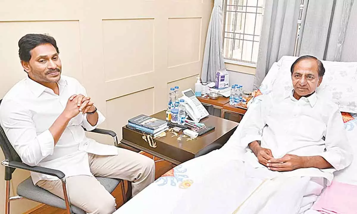 Andhra CM Jagan meets KCR