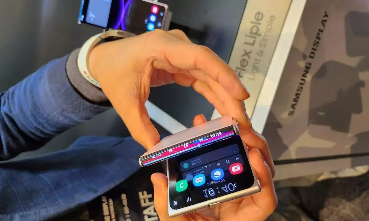 Samsung’s dual-folding display gives glimpse of next Galaxy Z Flip