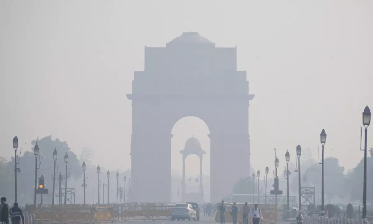 Delhi records minimum temperature at 5.8°C; dense fog affects visibility, delays trains