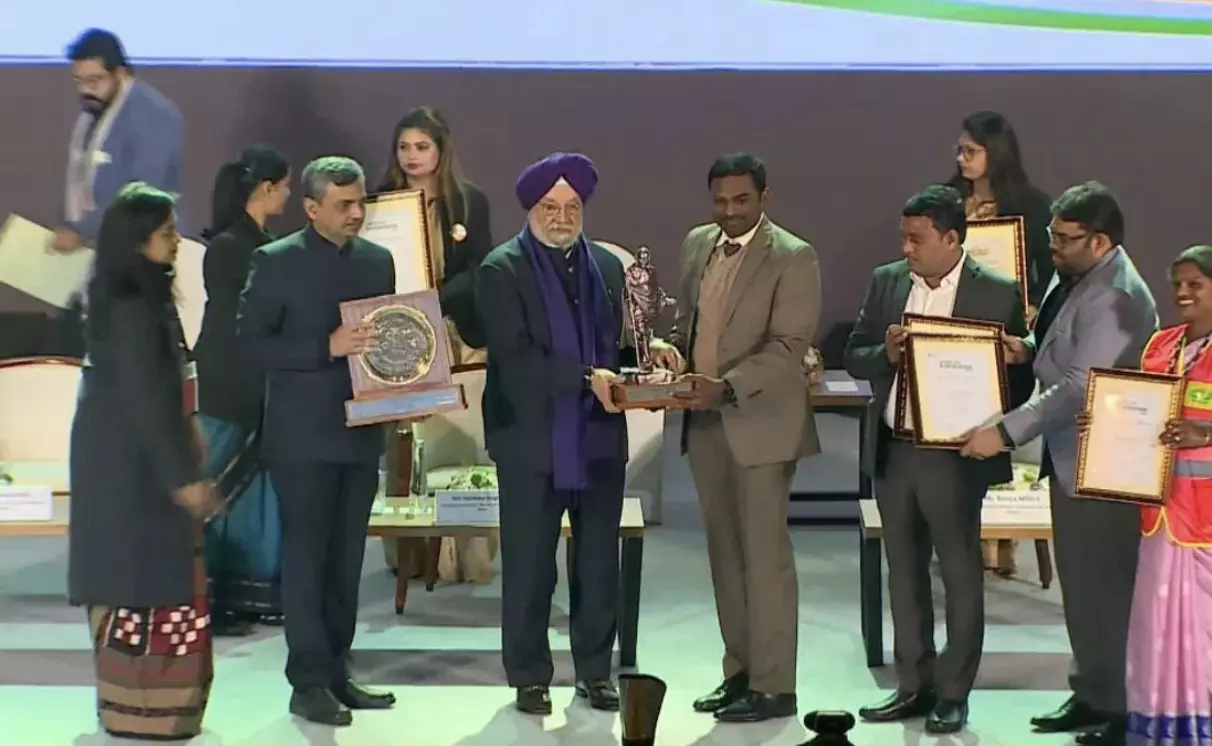Hyderabad clinches clean city honor in Swachh Survekshan Awards Hyderabad clinches clean city honor in Swachh Survekshan Awards