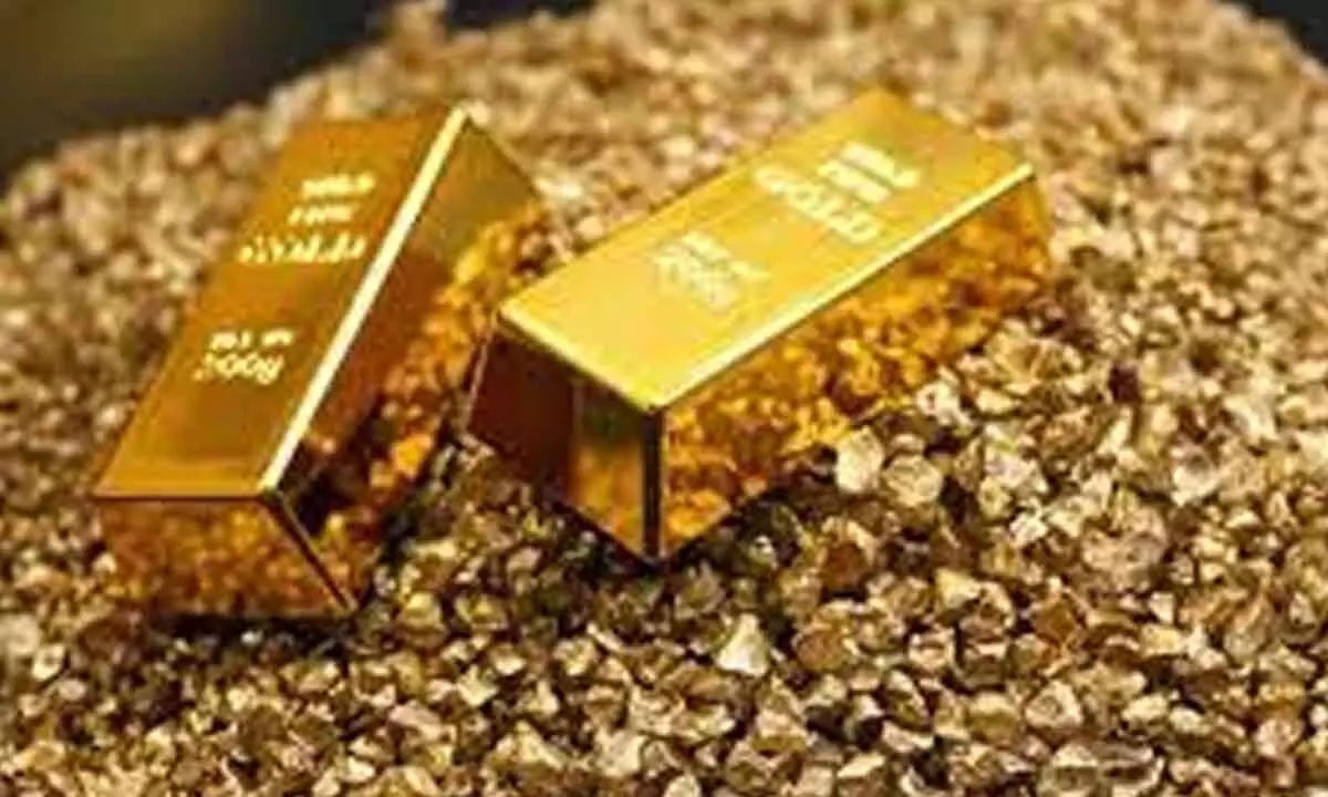 Gold futures fall on low demand