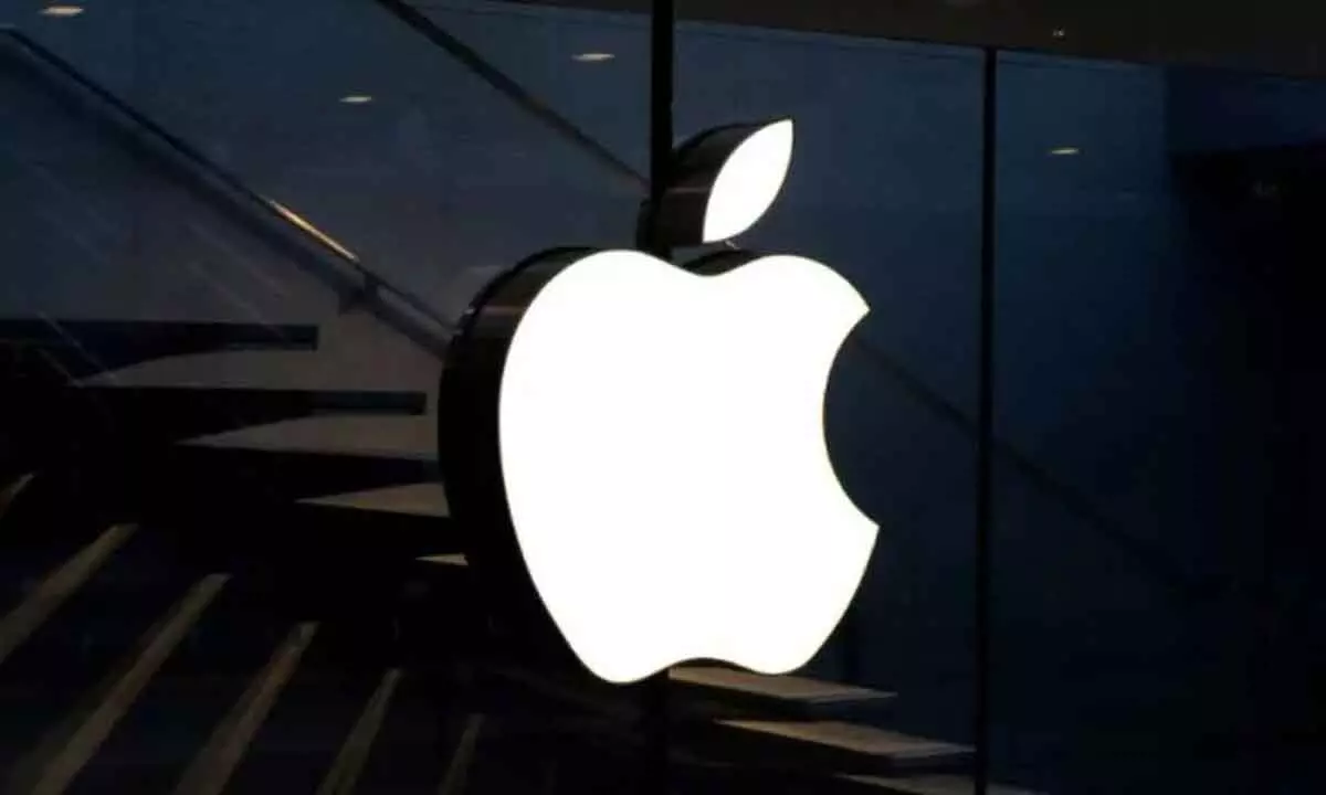 Apple pips Samsung to become leader in global smartphone mkt
