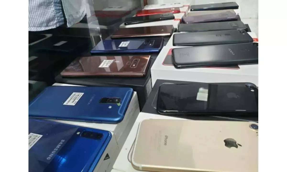 Centre slashes import duty on mobile phone parts to 10%