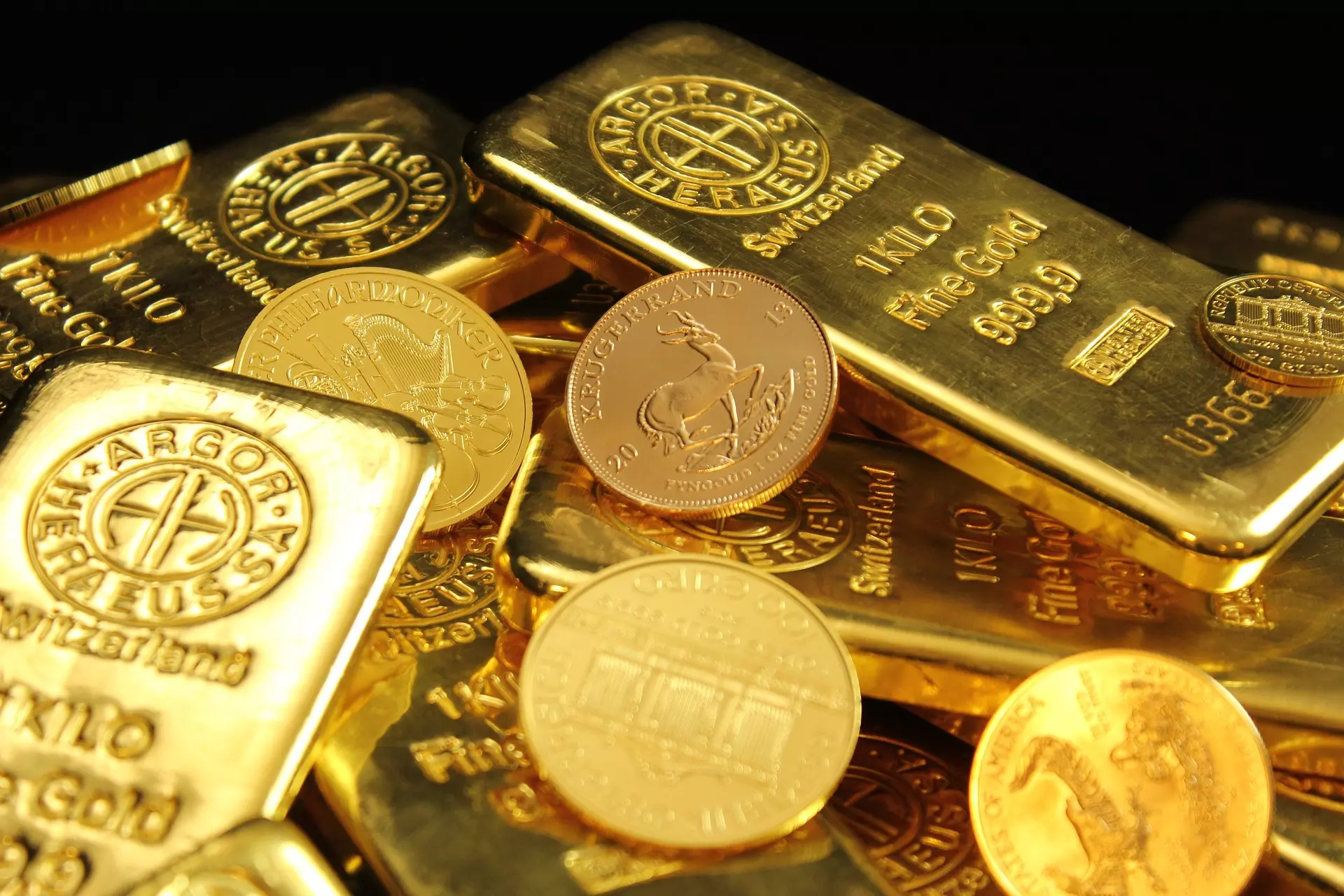 Gold remains flat; silver jumps Rs 400