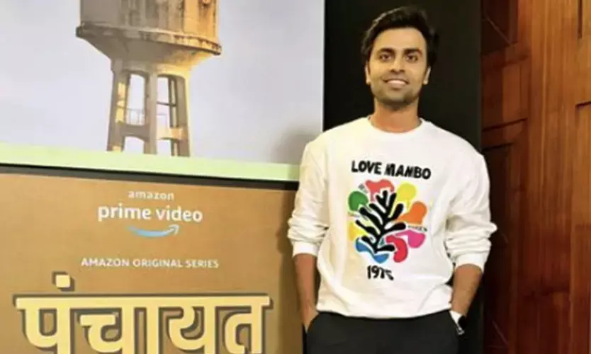 Panchayat 3  Phulera ka pyar: Watch Jitendra Kumar rides a bicycle! streaming soon