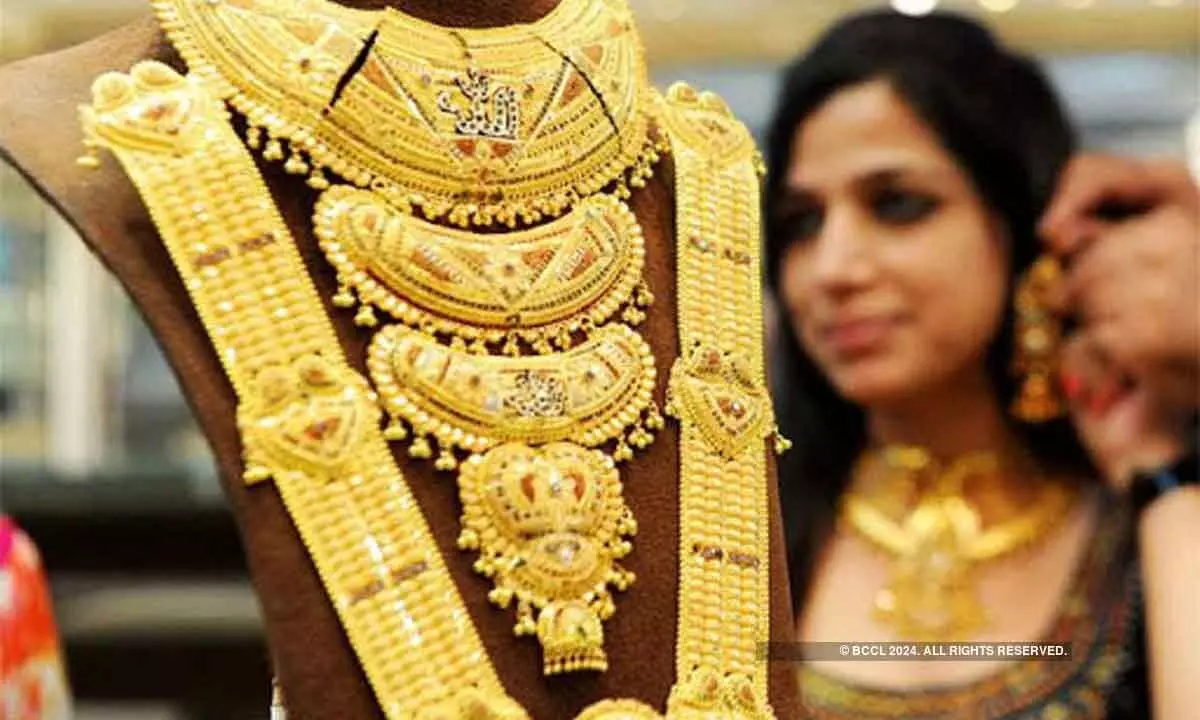 Gold falls Rs150; silver tumbles Rs600