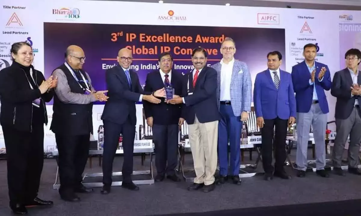 Prof H Purushotham, DPIIT-IPR Chair, Andhra University receiving the award in New Delhi