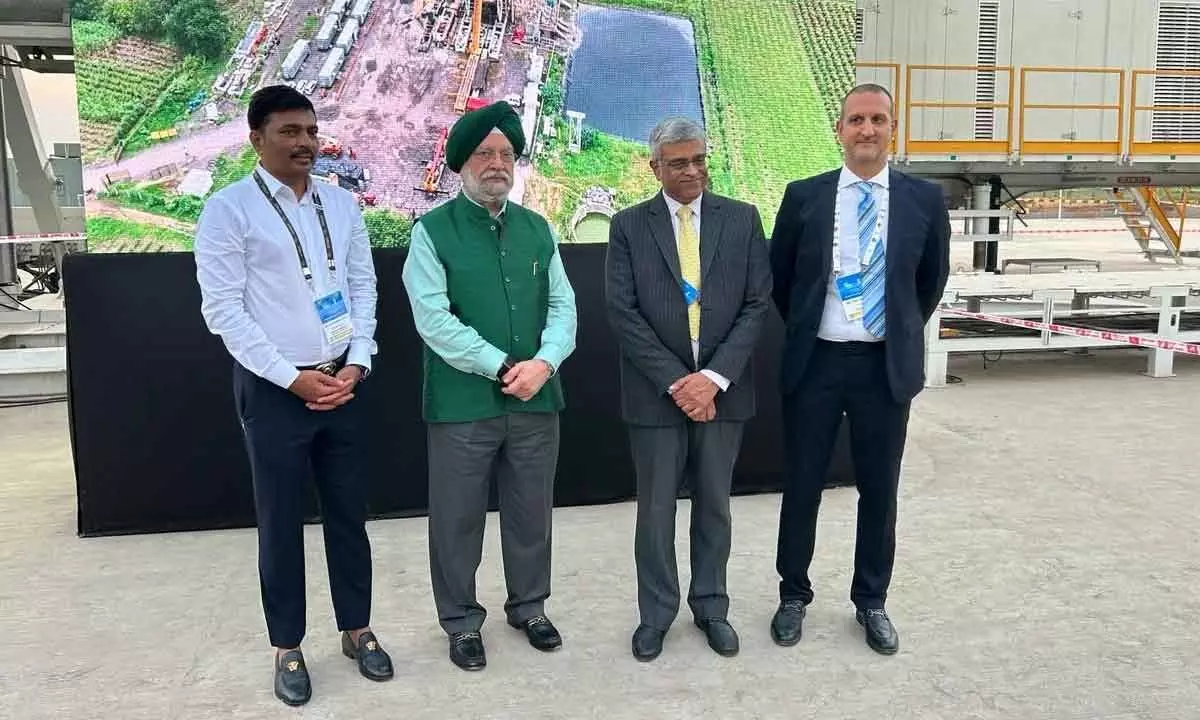 Union Minister of Petroleum and Natural Gas Hardeep Singh Puri along with MEIL Managing Director PV Krishna Reddy infront of the rig demonstrated at India Energy Week 2024 in Goa