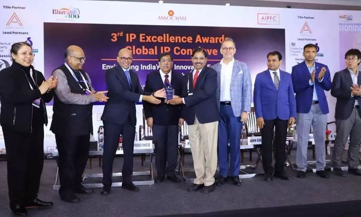 Prof H Purushotham, DPIIT-IPR Chair, Andhra University receiving the award in New Delhi