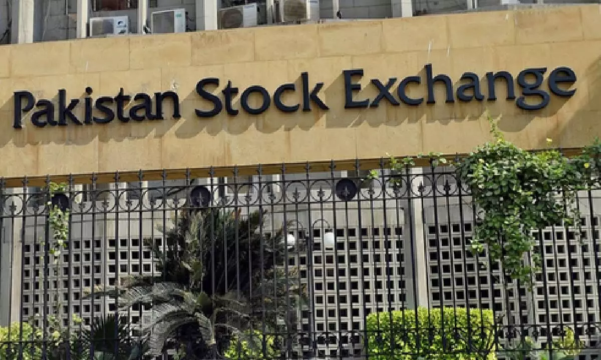 Pak stocks sink by over 2,000 points amid uncertainty over govt formation