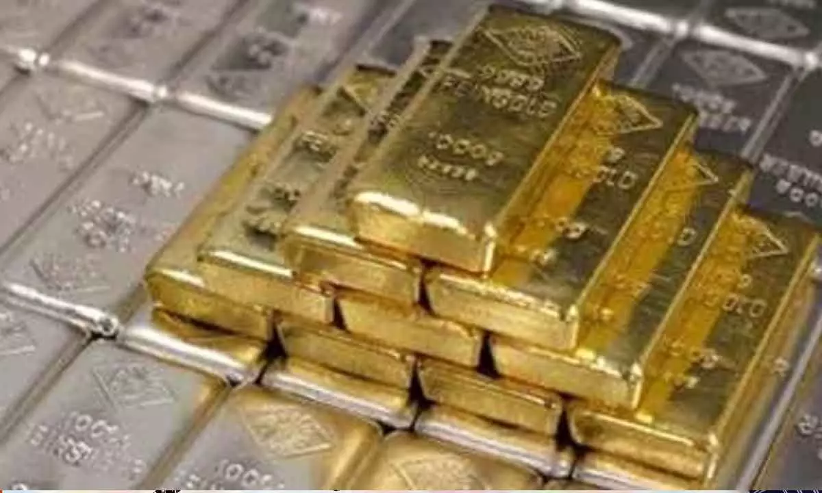 Gold, silver prices tumble on weak global cues