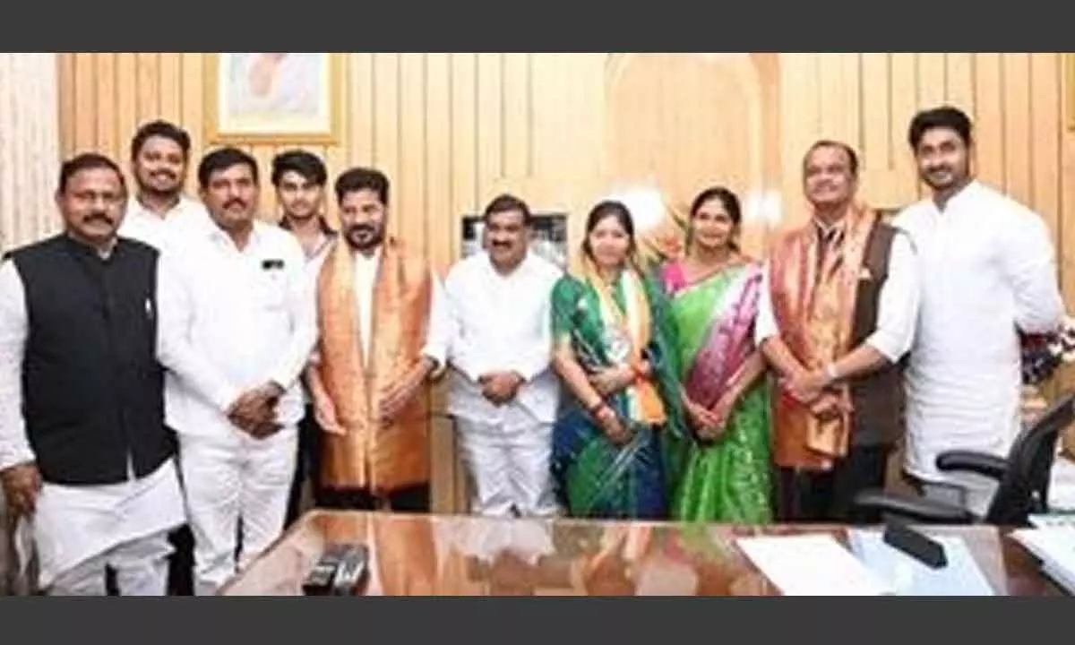 5 BRS leaders switch loyalty join TS Congress