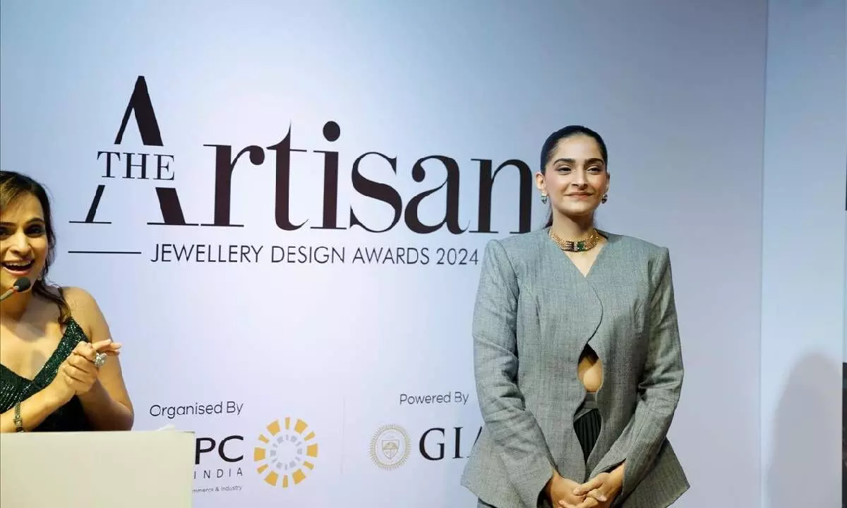 Sonam Kapoor graces 7th Artisan Jewellery Design Awards