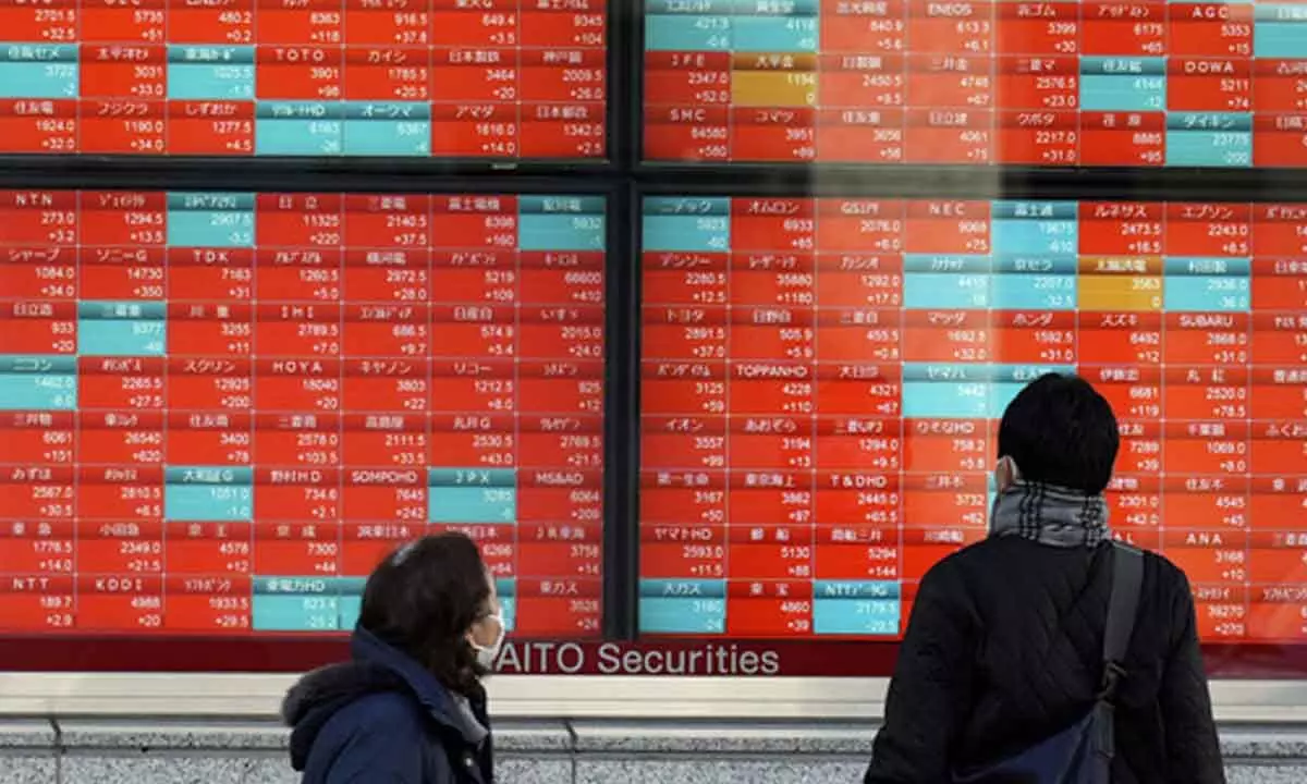 Asian Mkts mixed, Wall St dips lower