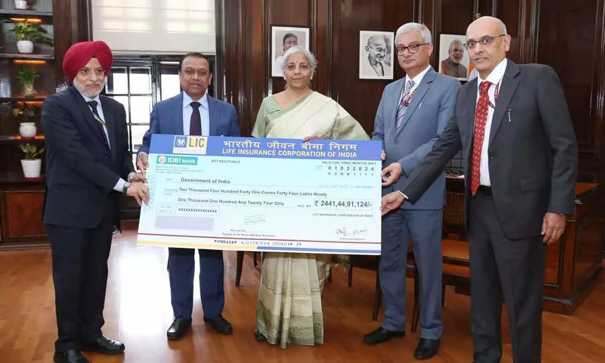 LIC presents cheque of Rs 2441,44,91,124 as Interim Dividend to FM