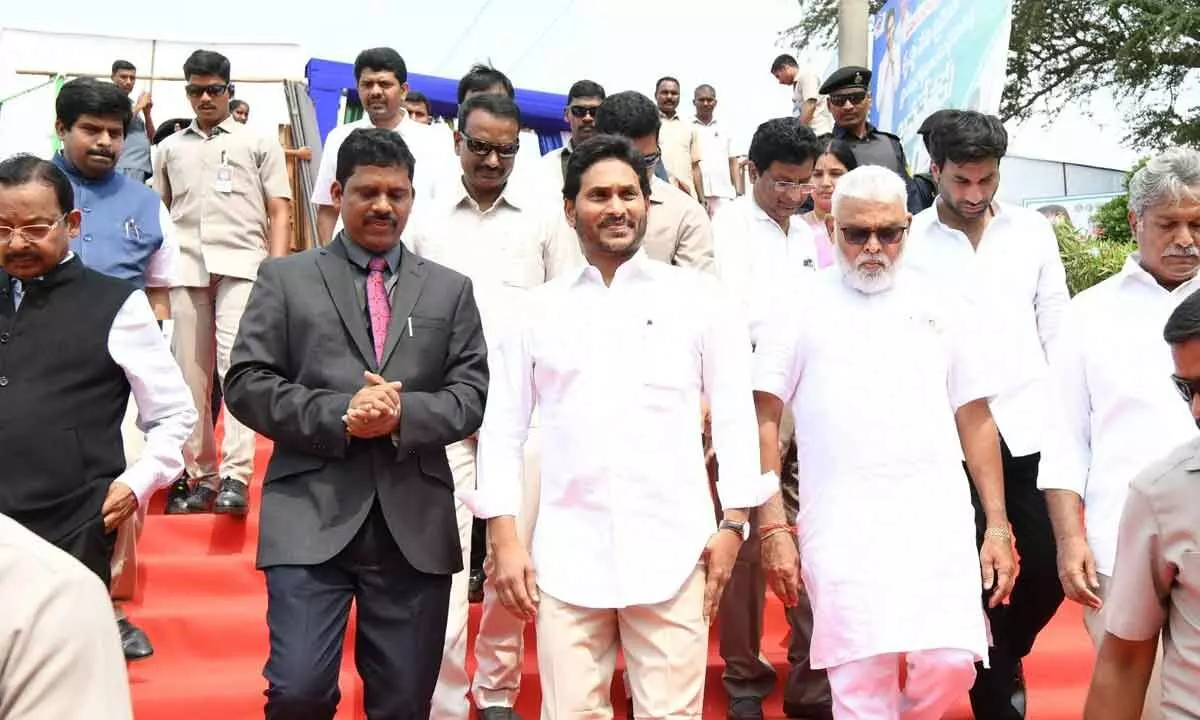 AP cm inaugurates Krishna River retaining wall