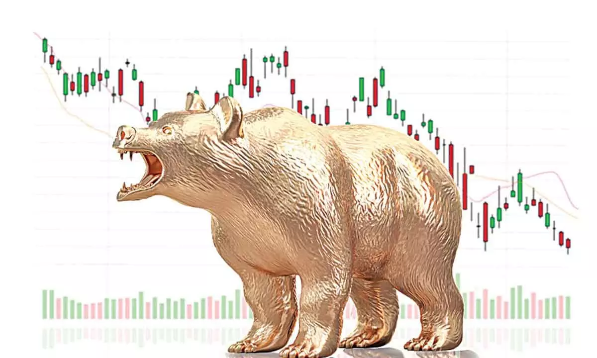 Mkts back in red on weak global cues