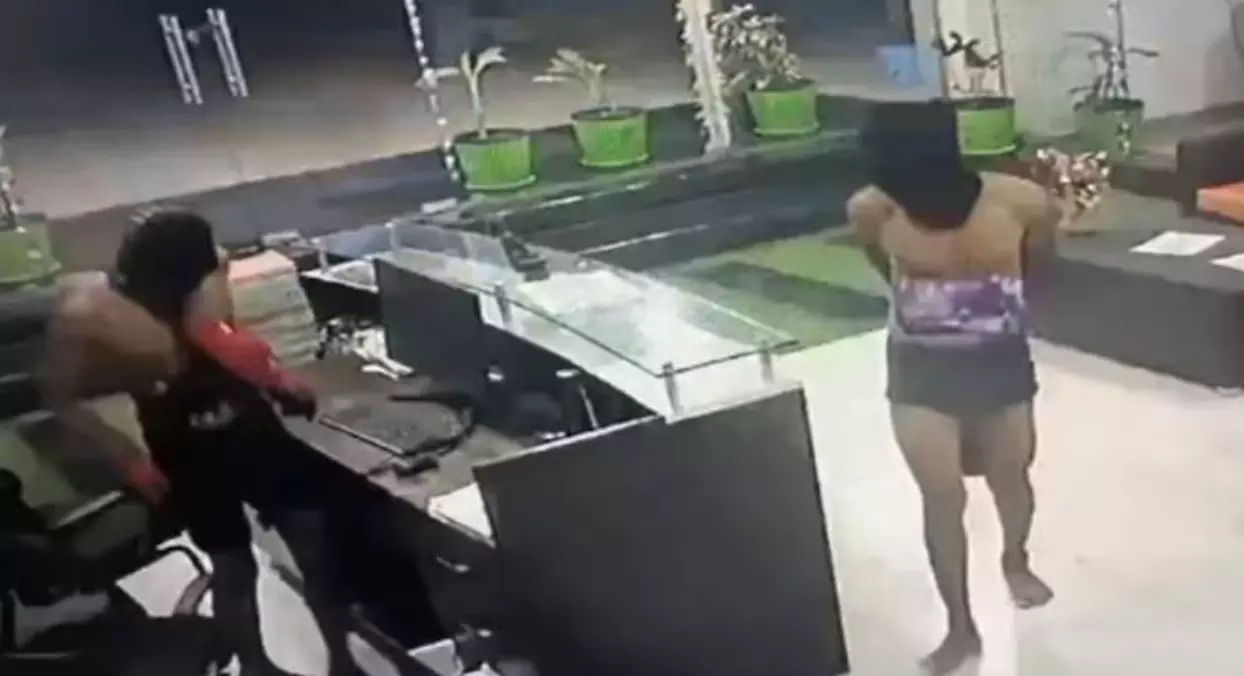 Chaddi Gang steals Rs 7.85 lakh in cash World One School Hyderabad; video resurfaces Chaddi Gang steals Rs 7.85 lakh in cash World One School Hyderabad; video resurfaces