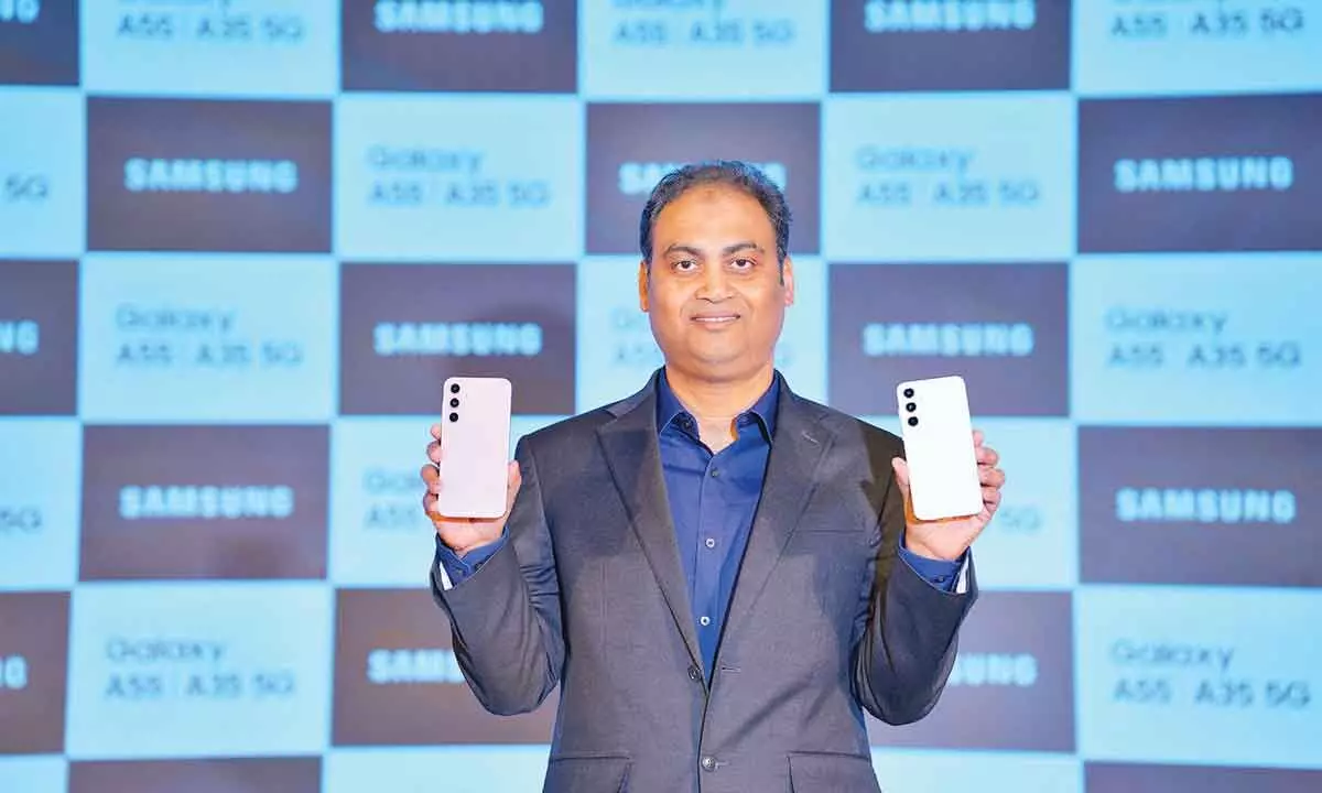Samsung shipped 2.7 cr smartphones in 2023