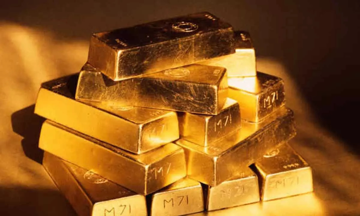 Gold jumps Rs 830 to reach new peak of Rs 69,200 per 10 grams