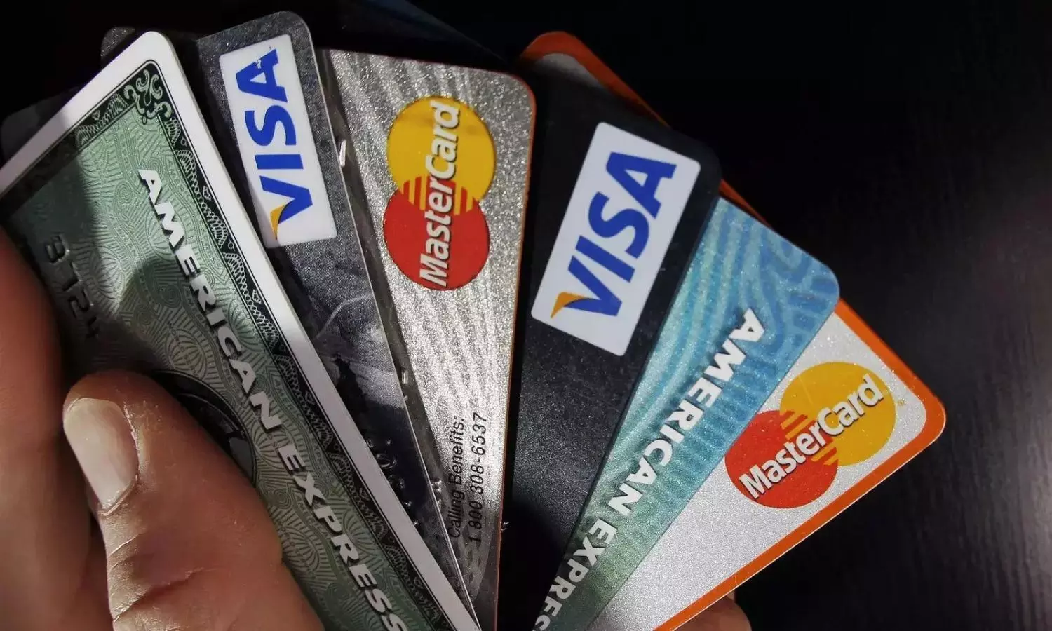 SBI leads debit cards market, HDFC dominates credit cards