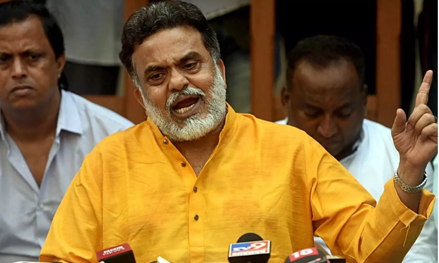 Sanjay Nirupam Expelled from Congress, Poised to Join Shinde-Led Sena Faction