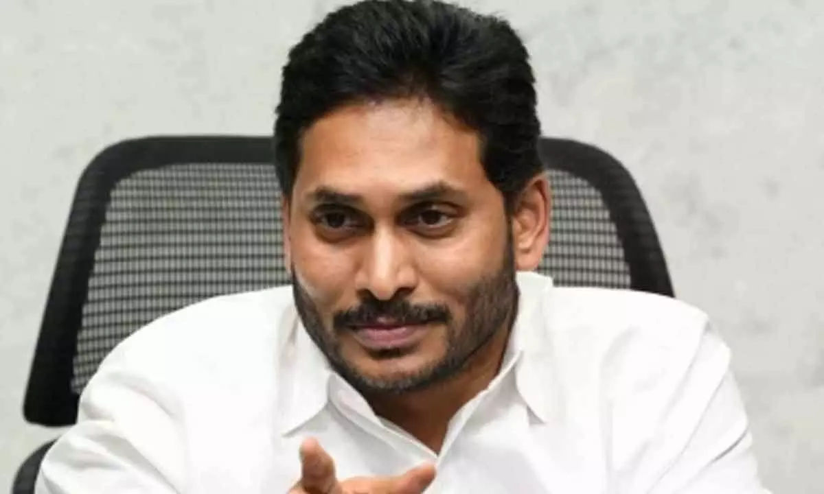 Jagan gets EC notice for remarks against Naidu