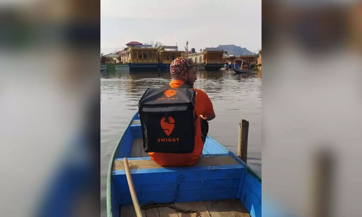 Swiggy now delivers to houseboats on Dal Lake in Srinagar