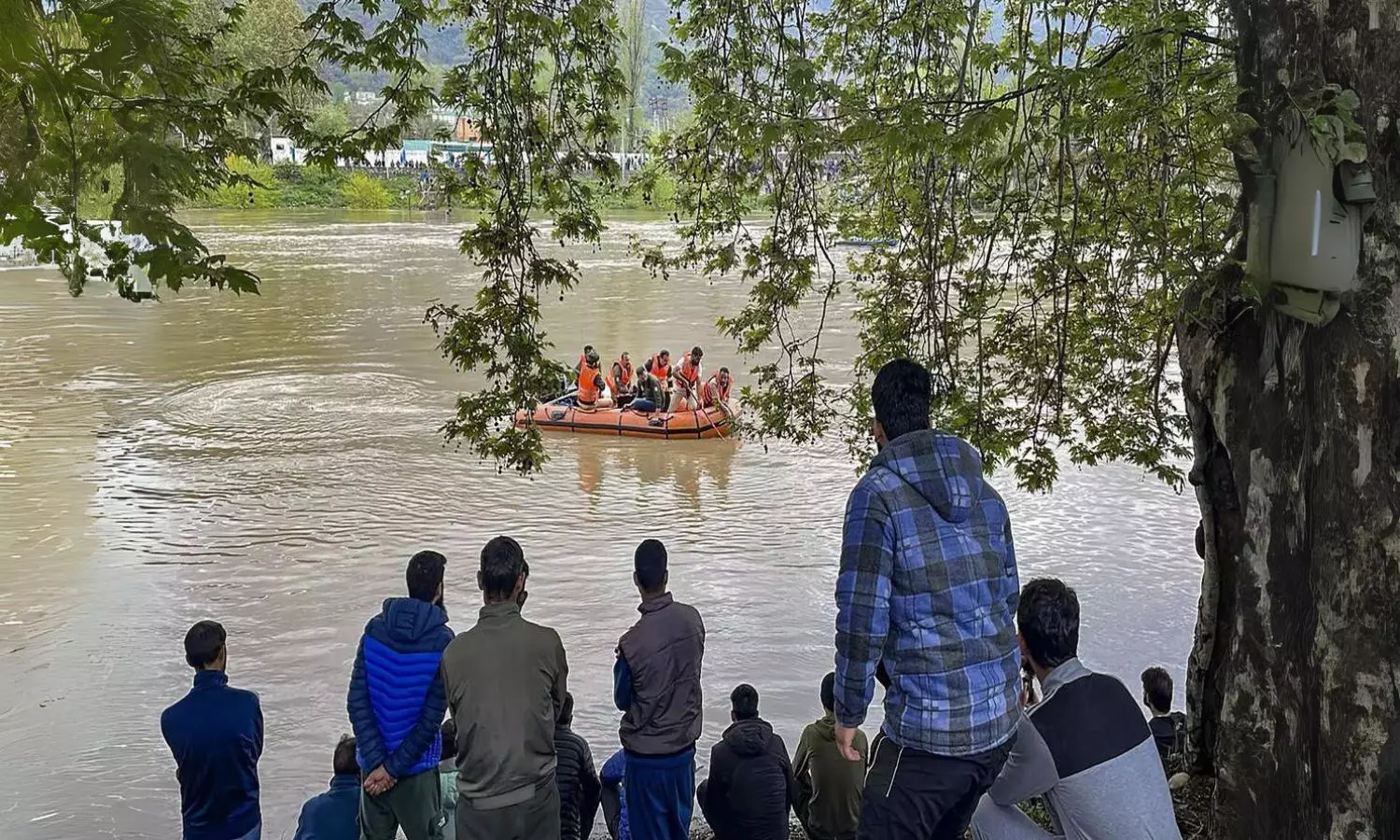 Boat Accident in Srinagar Jhelum River Claims 4 School Children Lives