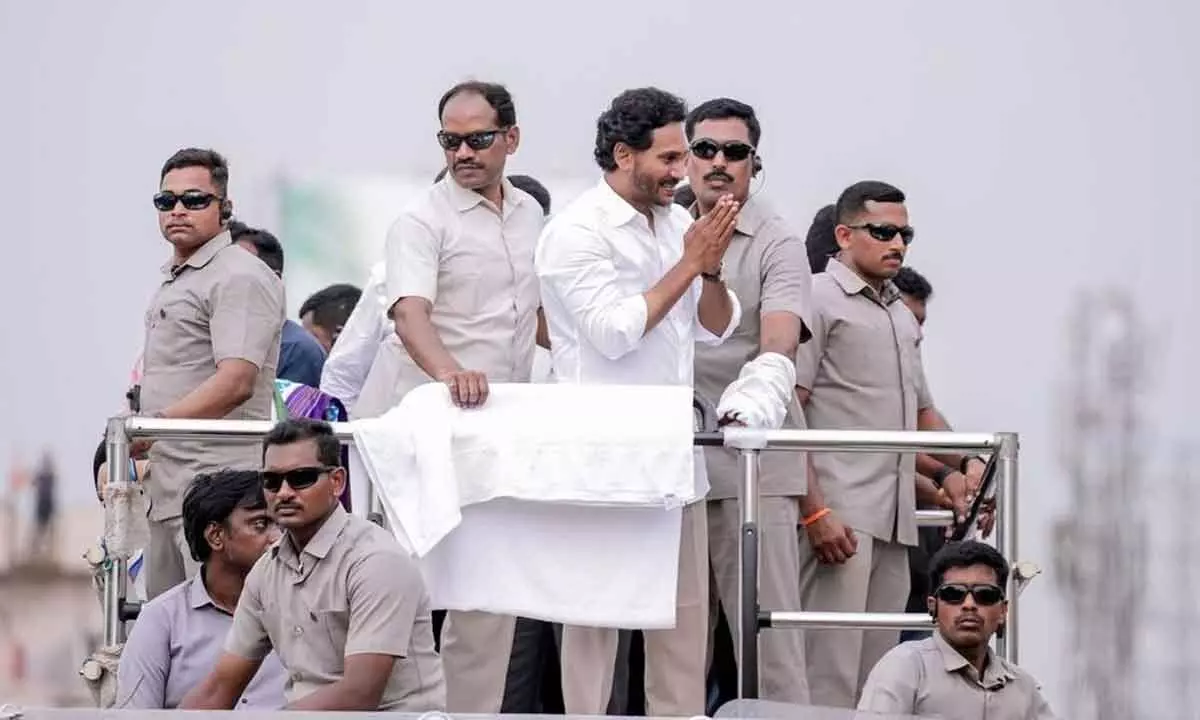 Jagan’s roadshow in Vizag evokes good response