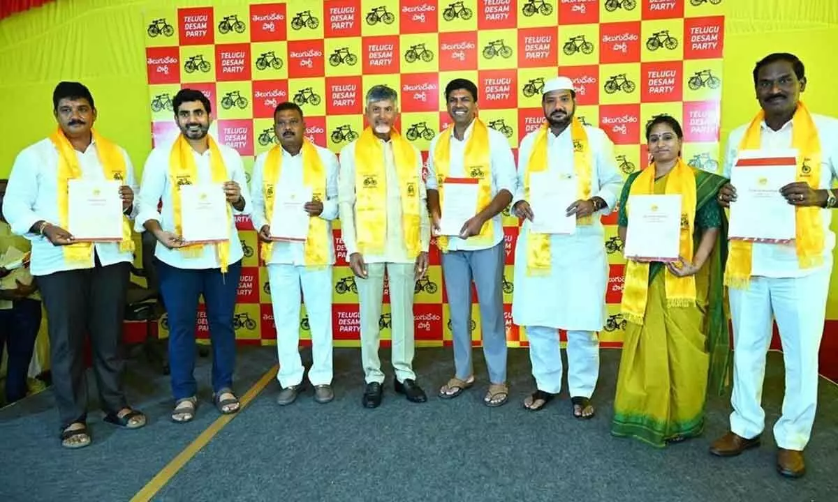 Naidu hands over B-forms to candidates
