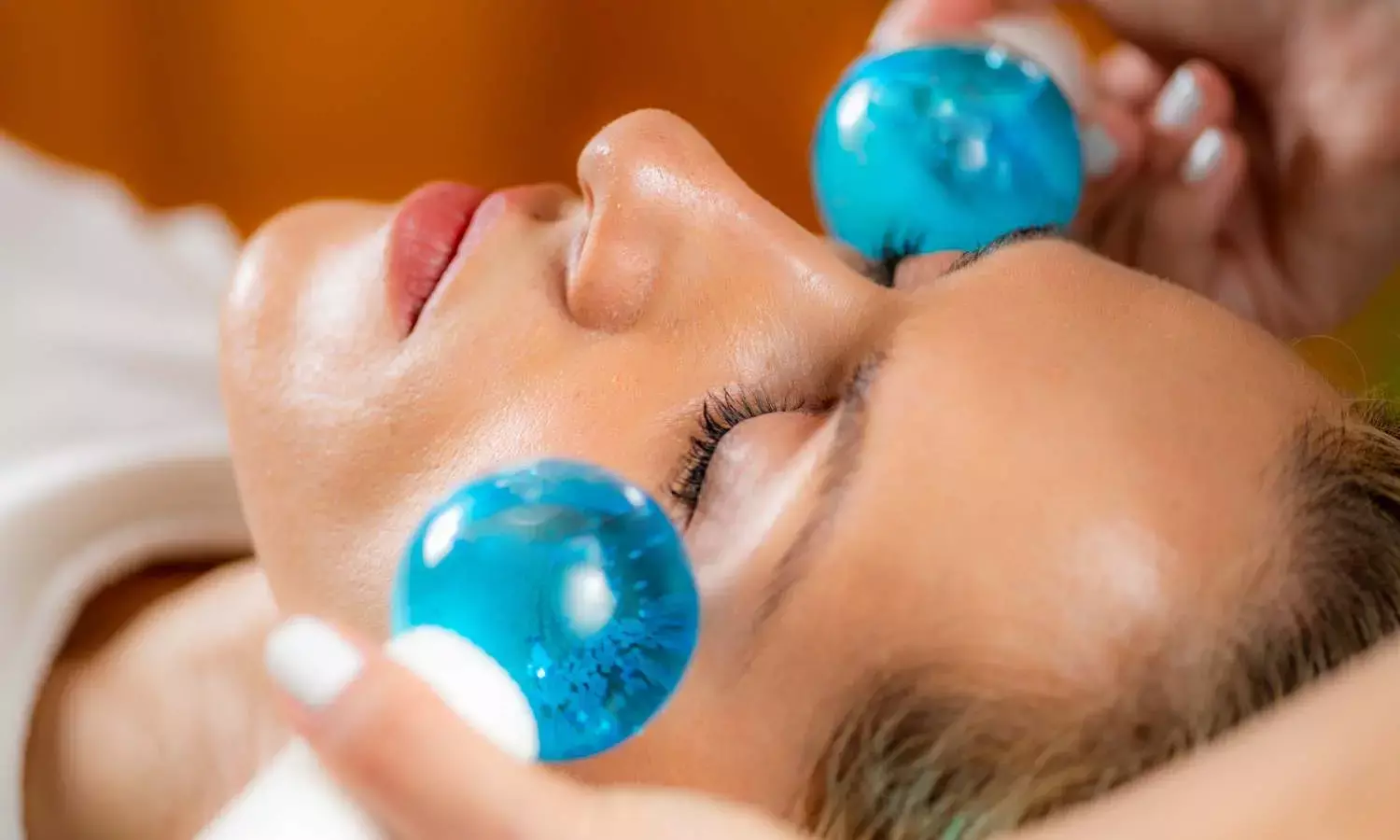 Can ice facials benefit puffy eyes and acne treatment?