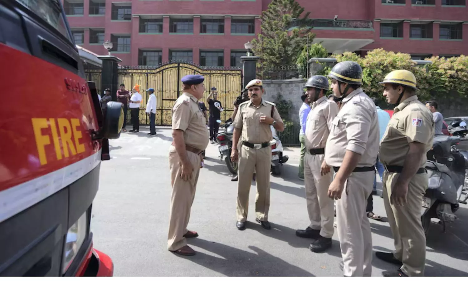 Bomb threats target 100 Delhi schools; agencies investigate