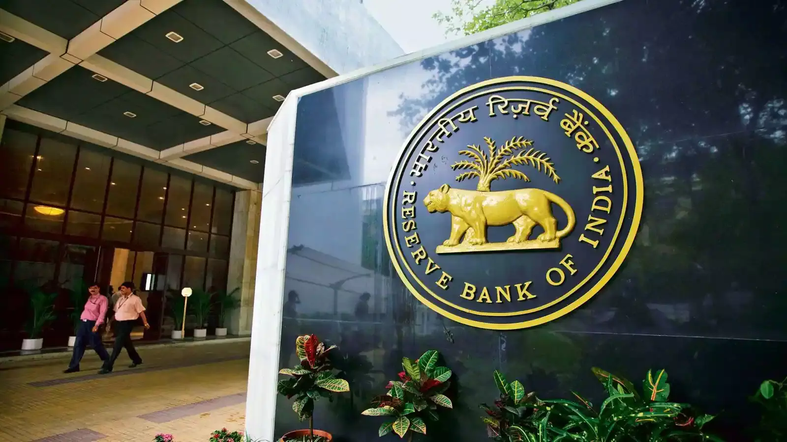 RBI lifts restrictions, Bajaj Finance to resume lending via eCOM, Insta EMI Card