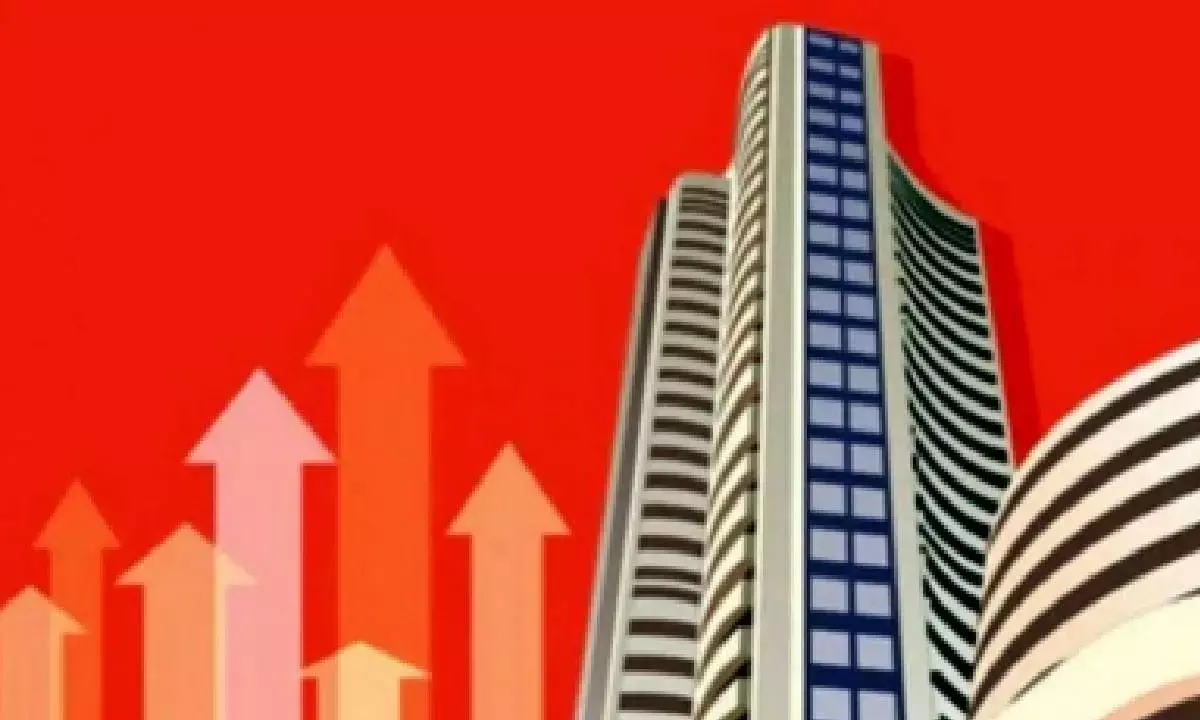 Sensex trades lower on mixed global cues