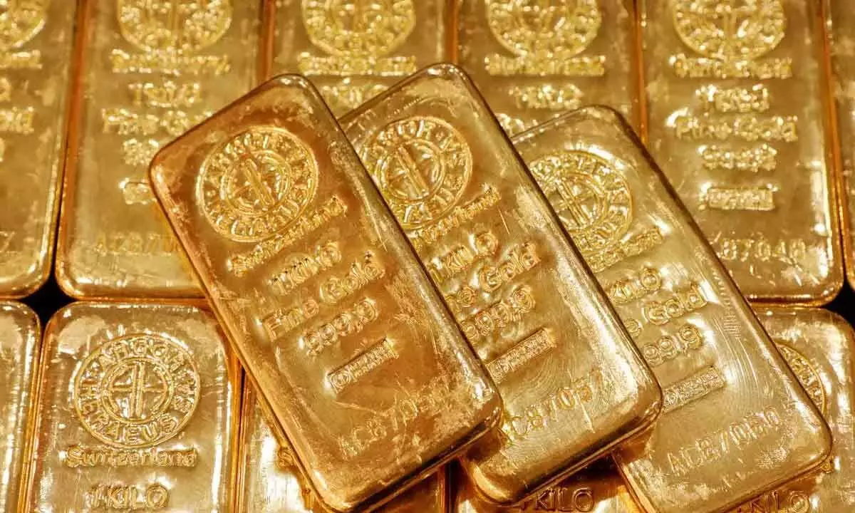 Gold cheaper by Rs 1,100 in Hyd