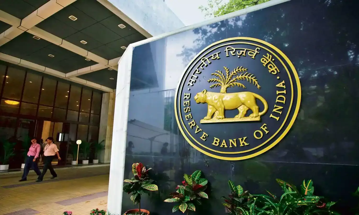 RBI asks NBFCs to stick to gold loan cash payment of Rs20,000 ceiling