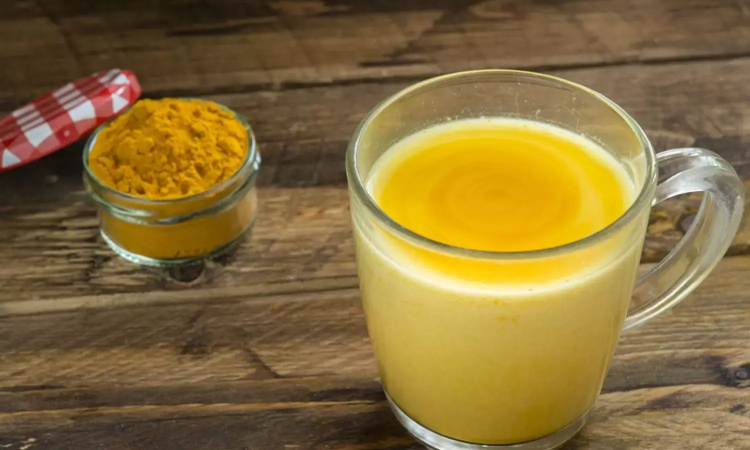 Haldi Milk Vs Turmeric Water - Which Is The Winner?