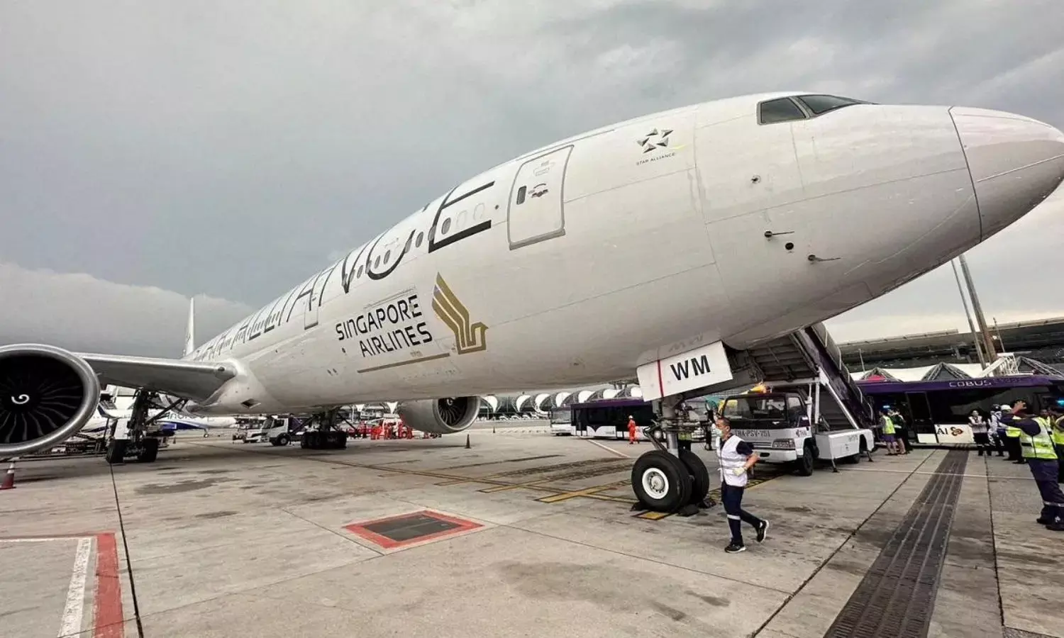 Singapore Airlines assists and compensates SQ321 passengers amid turbulence