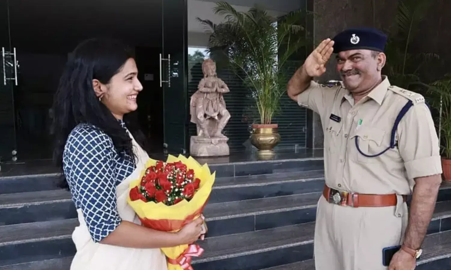 A scene straight out of a movie! IPS officer salutes UPSC topper daughter in heartwarming viral photo A scene straight out of a movie! IPS officer salutes UPSC topper daughter in heartwarming viral photo
